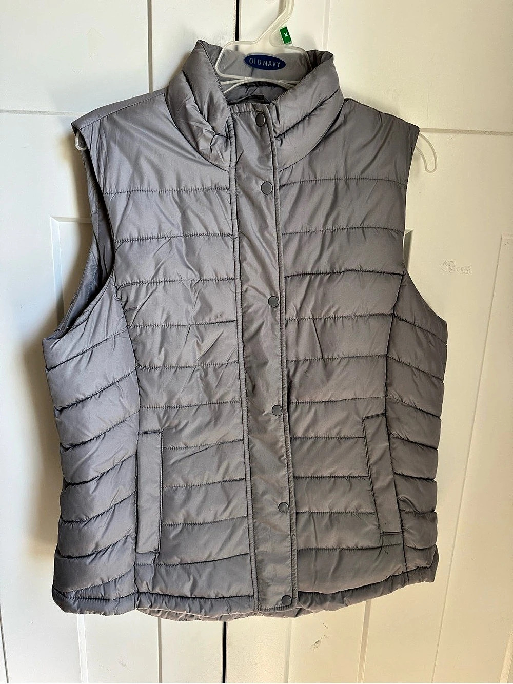Gap  puffer Vest in Gray Size Large